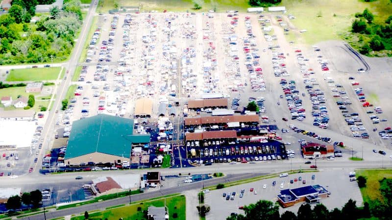 Bargain Hunter’s Paradise With 9 Huge Flea Markets to Explore in Ohio Four Seasons Flea & Farm Market (Youngstown)