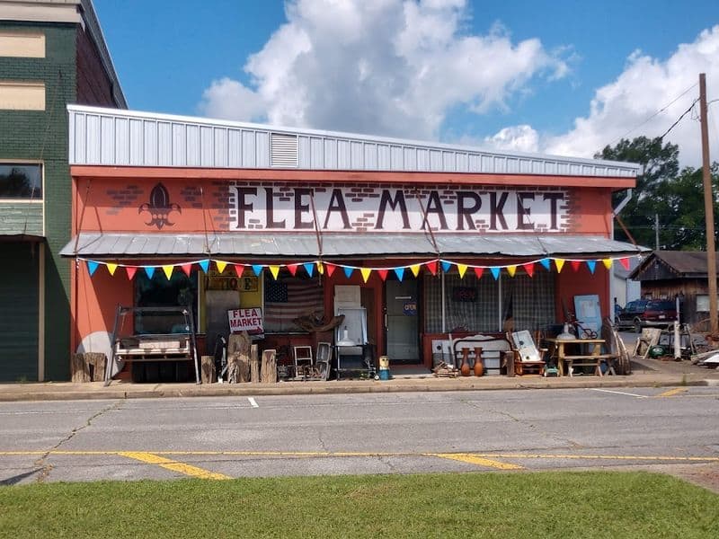 Bargain Hunter’s Paradise With 9 Huge Flea Markets to Explore in Ohio Westland Flea Market (Columbus)