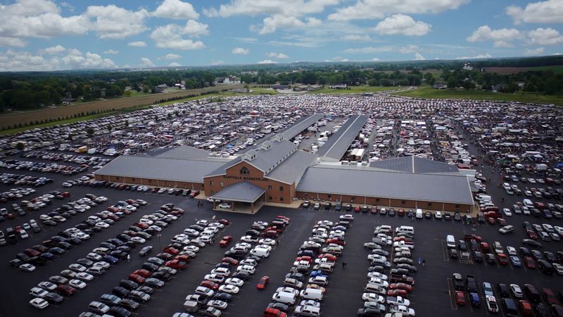 Bargain Hunter’s Paradise With 9 Huge Flea Markets to Explore in Ohio Hartville MarketPlace & Flea Market (Hartville)