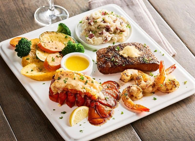 Dine With Sharks At This Incredible Underwater Restaurant In Houston Seafood Highlights You Should Not Miss