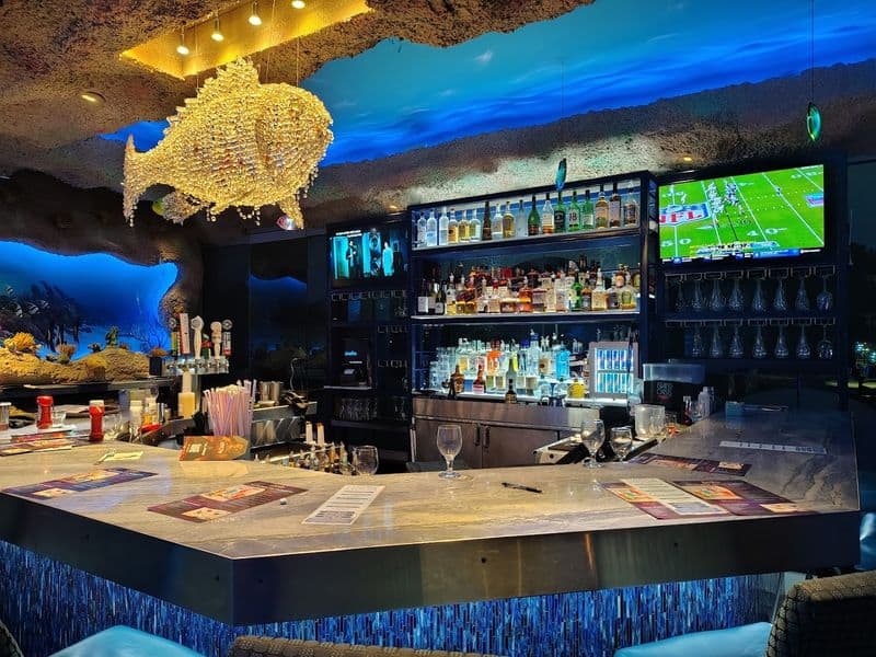 Dine With Sharks At This Incredible Underwater Restaurant In Houston Cocktails, Mocktails, And A Lively Bar