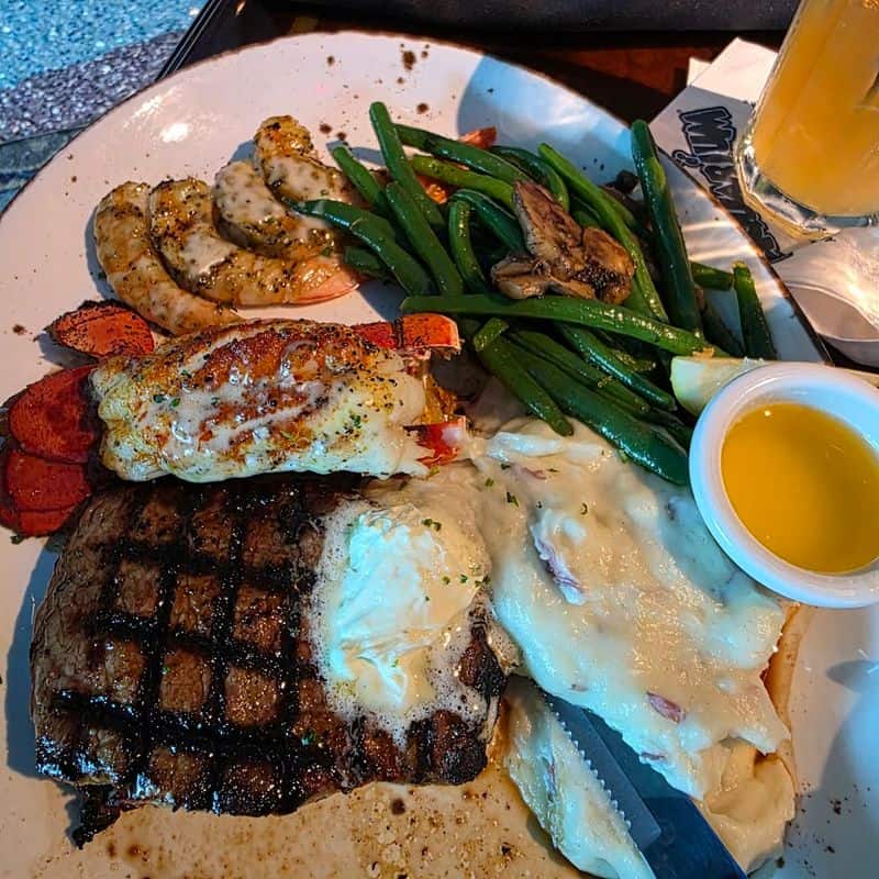 Dine With Sharks At This Incredible Underwater Restaurant In Houston Service That Elevates The Experience