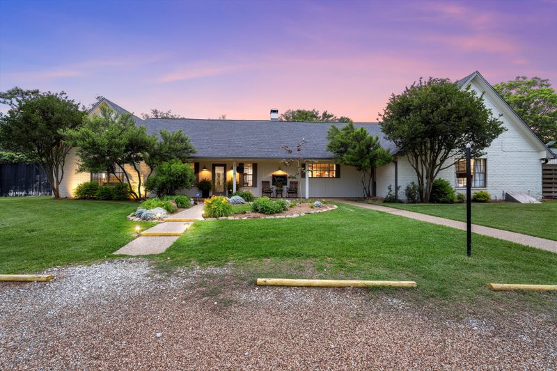 Gathering Oaks Retreat Cabin (Waco Area)