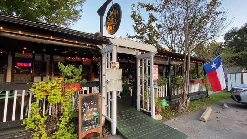 Experience Middle-earth At This Whimsical Texas Hobbit Cafe Family-Friendly Vibes And Service