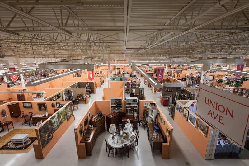 People Drive From All Over Ohio To Hunt For Priceless Treasures At This Huge Antique Store Navigating Aisles Like A Pro