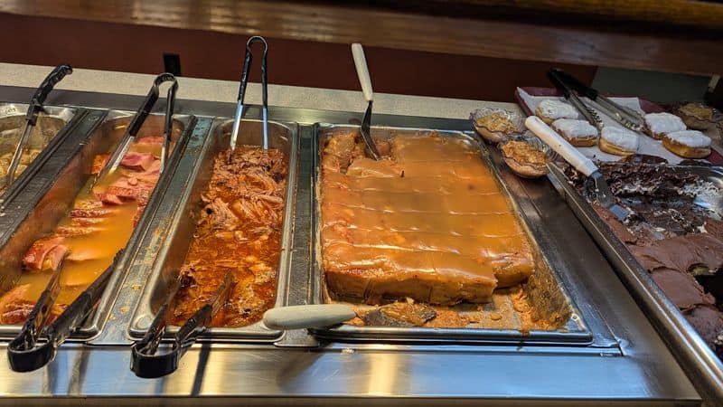 The Amish Country Restaurant In Ohio Where You Can Eat For Less Than $12 Mashed Potatoes, Noodles, and Gravy Trio