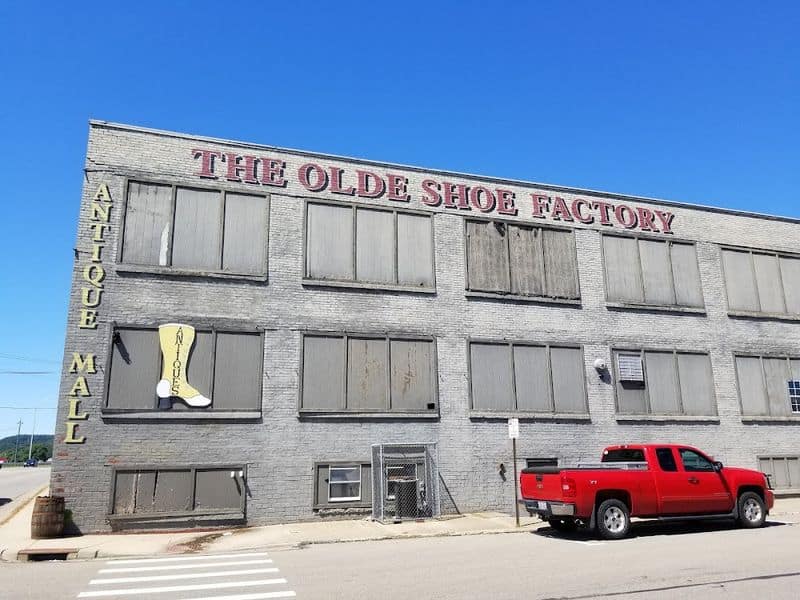 The Enormous 3-Story Antique Mall In Ohio Where You Can Spend 2 Days Hunting For Treasures Grand Entrance and First Impressions