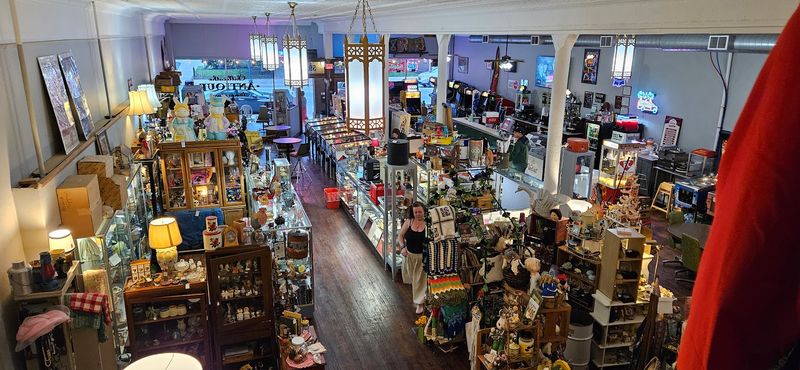 Layout, Hours, and Timing Your Visit