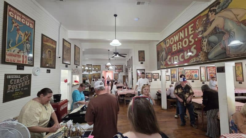 The Pickett House Might Be the Ultimate Fried Chicken Paradise in Texas How The Boarding House Service Works