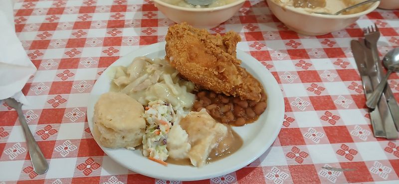The Pickett House Might Be the Ultimate Fried Chicken Paradise in Texas Tips For The Best Experience