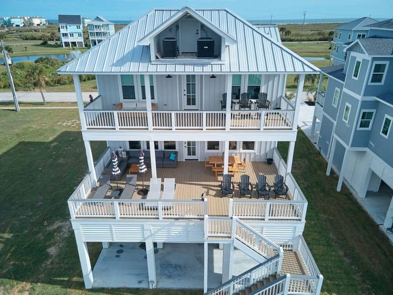 Custom-Built Sanctuary on the Bay