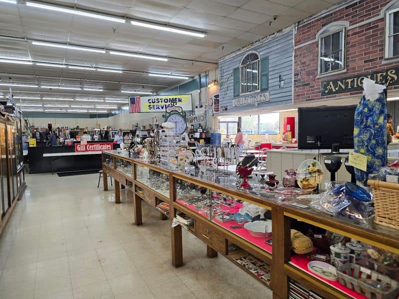 Glass Cases: Jewelry, Watches, And Smalls