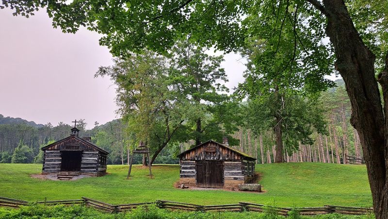 Echo Dell And The Pioneer Village