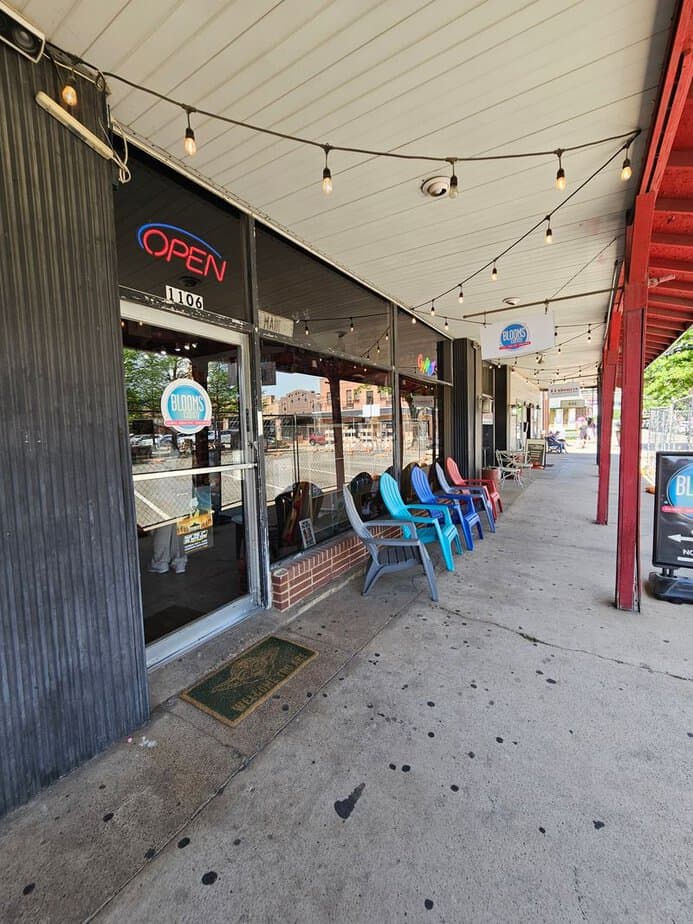 Downtown Carrollton Vibes and Easy Visits