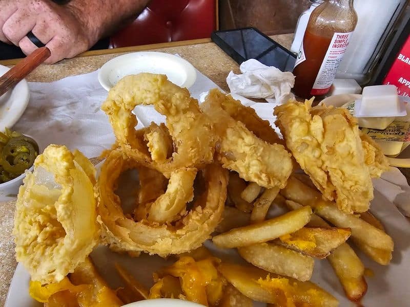This Small-Town Texas Cafe Is Beloved for Doing Things the Old-School Way Onion Rings as Big as Frisbees