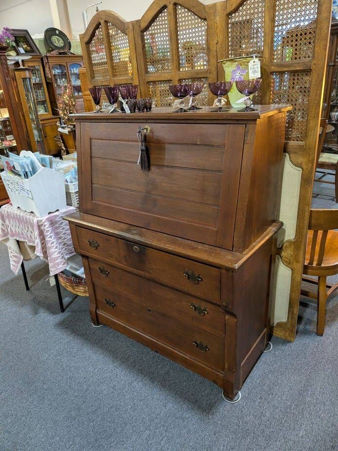 This Texas Antique Store Is So Big, It Takes Nearly All Day to Explore Vintage Furniture Finds