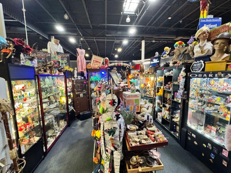 This Texas Antique Store Is So Big, It Takes Nearly All Day to Explore First-Timer Game Plan