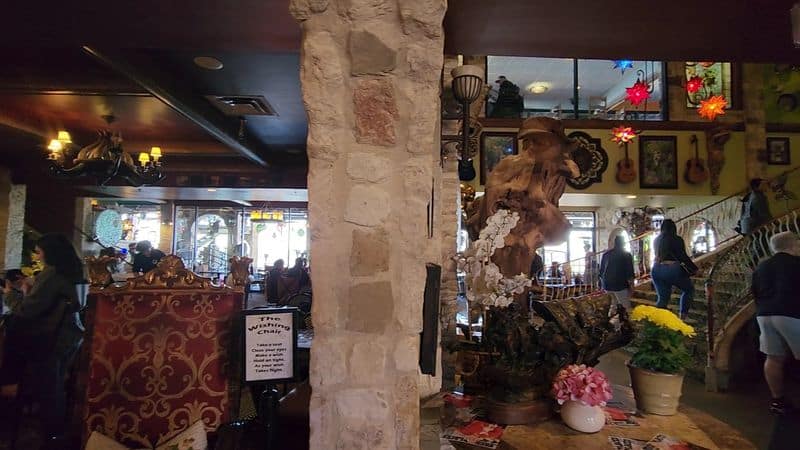 Atmosphere And Live Music