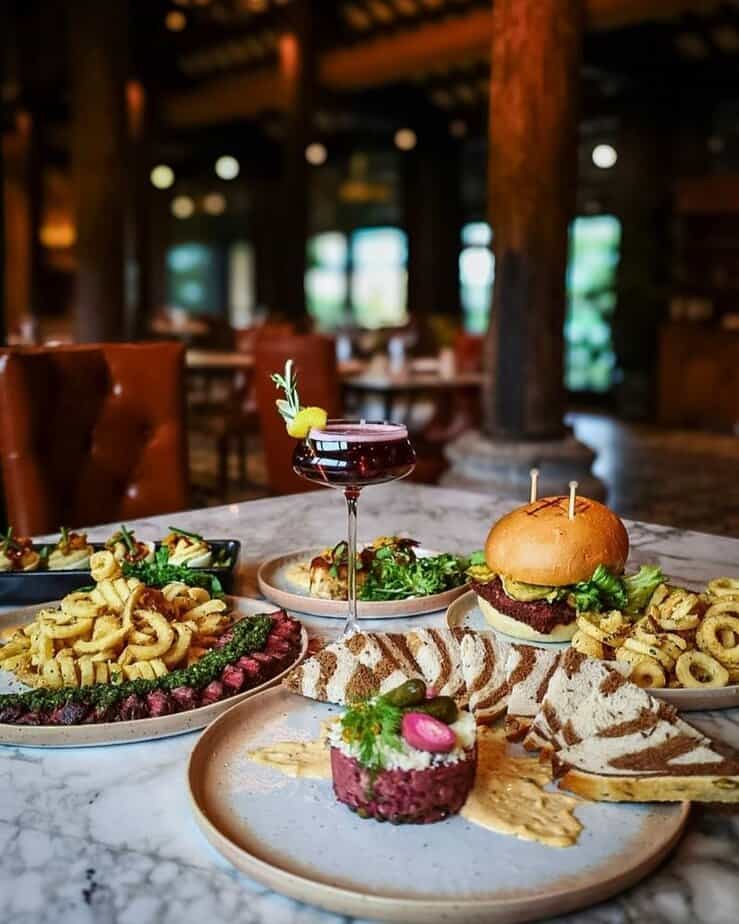 This Texas Restaurant Might Have the Most Beautiful Patio in the Entire State Brunch Under the Oaks