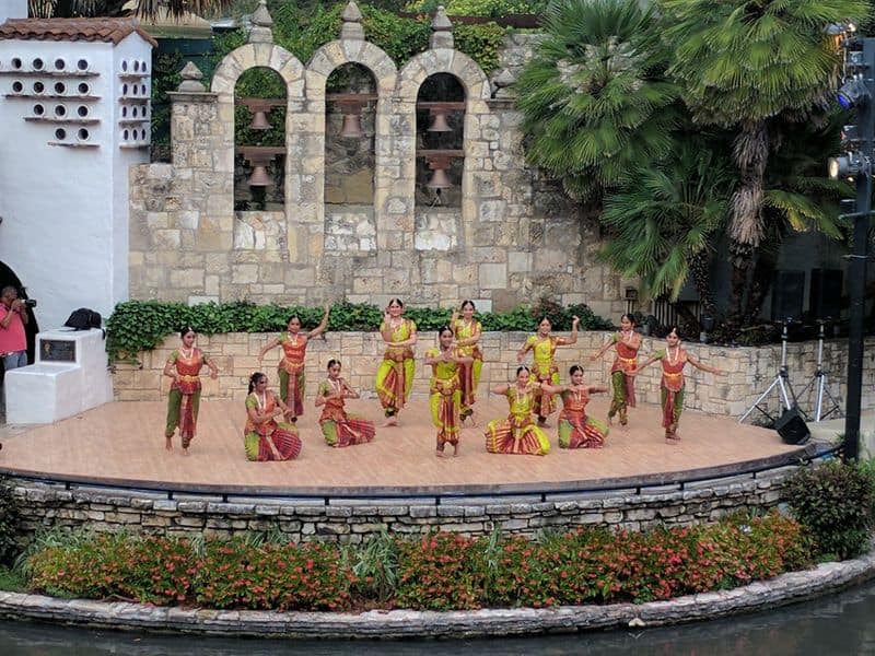 Arneson River Theater Magic