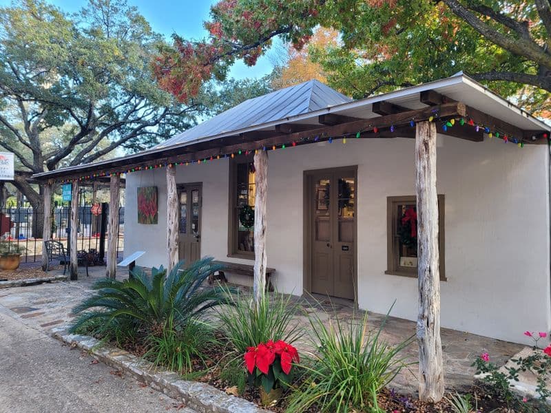 Shady Plazas and Courtyards