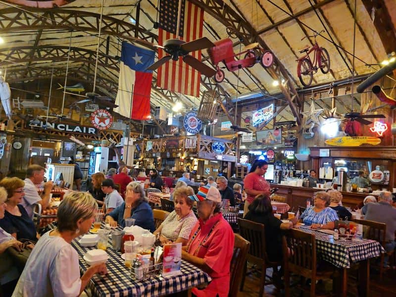 We Had to See If the Legendary Onion Rings at This East Texas Spot Lived Up to the Hype Vibe, Service, And When To Go