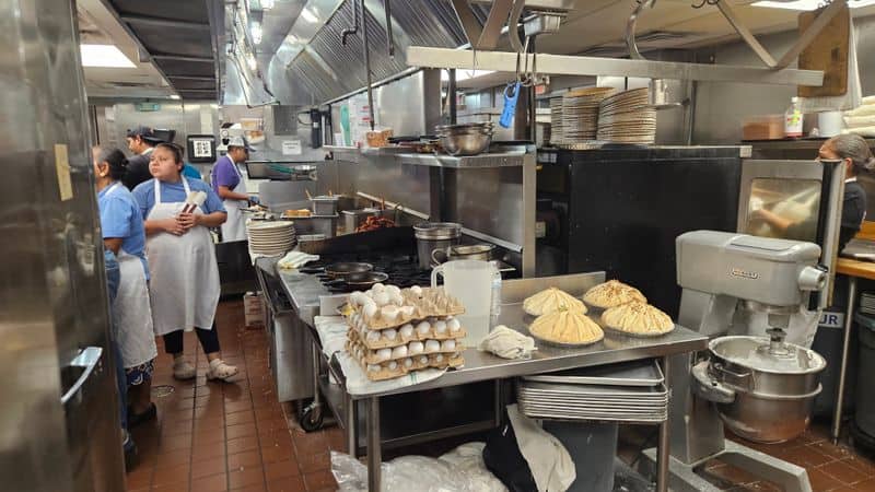 What Keeps People Pulling Over at This Texas Roadside Spot? Quick, Friendly Service