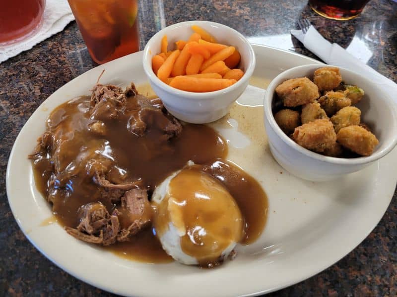 What Keeps People Pulling Over at This Texas Roadside Spot? Comfort Lunches Worth The Detour