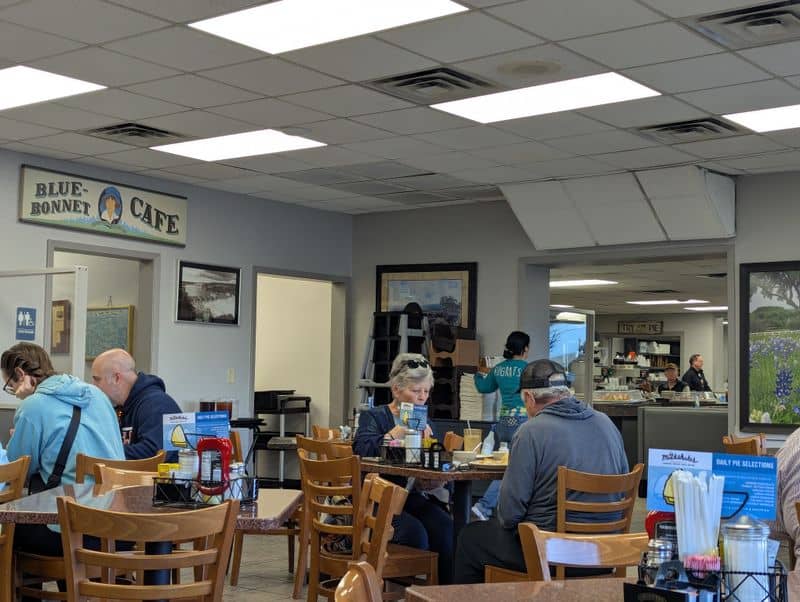 What Keeps People Pulling Over at This Texas Roadside Spot? Tips For Beating The Line