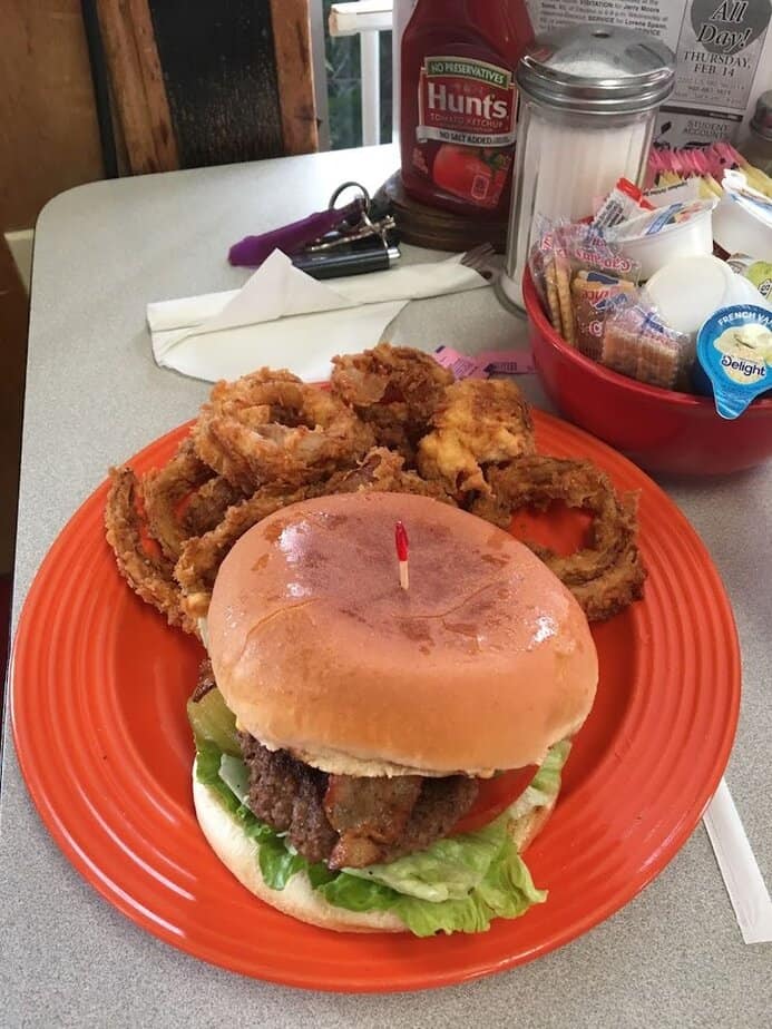You Haven’t Tried Southern Comfort Food Like This in Texas Before The Cheeseburger Locals Brag About