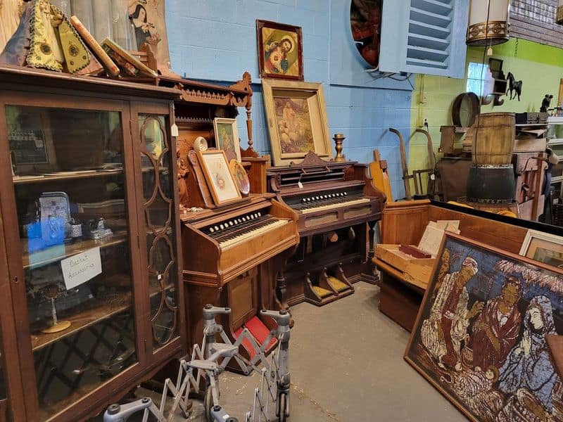 Hammond Organs And Instruments