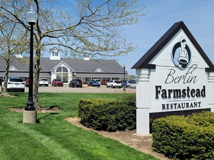People Drive From Across Ohio To Eat At This Wonderfully Unique Amish-Themed Restaurant
