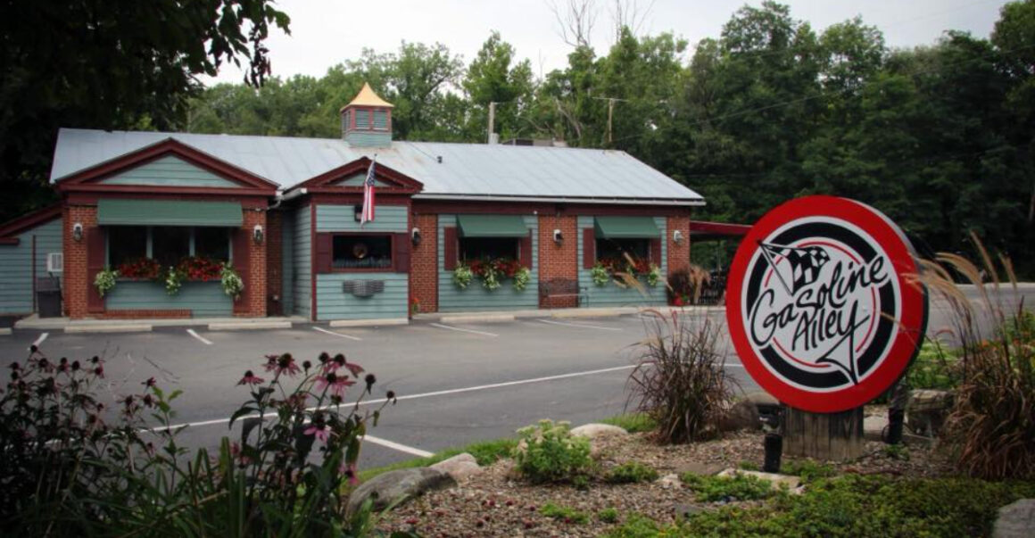 people drive from all over ohio to dine at this old fashioned restaurant