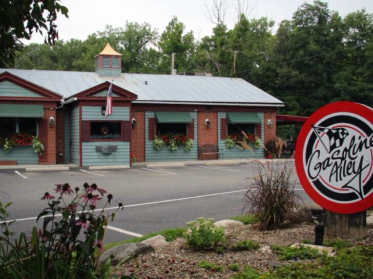People Drive From All Over Ohio To Dine At This Old-Fashioned Restaurant