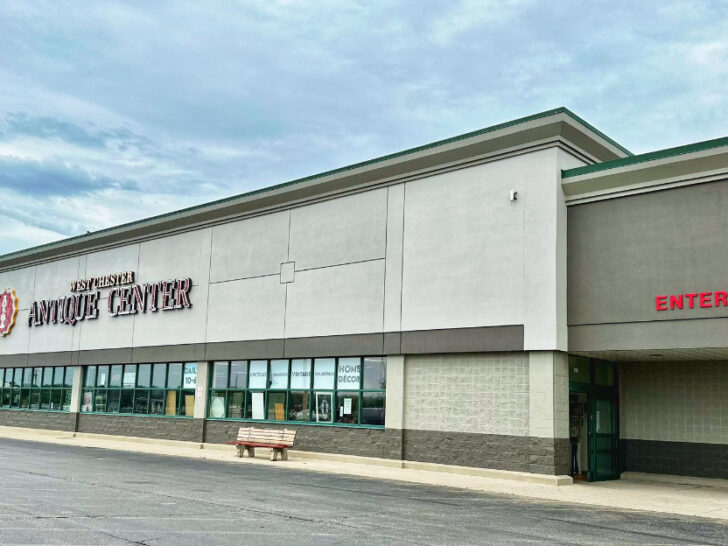 People Drive From All Over Ohio To Hunt For Priceless Treasures At This Huge Antique Store