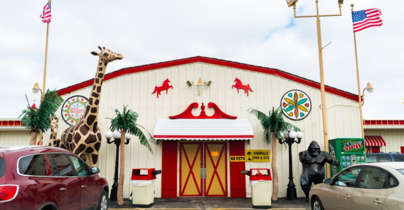 The Gigantic Flea Market In Ohio Where You’ll Discover Vintage Treasures At Rock-Bottom Prices