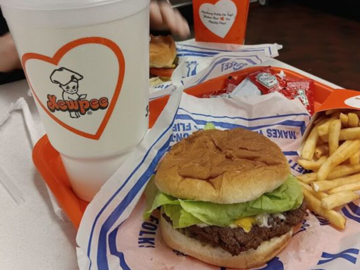 The Old-Timey Burger Joint That&rsquo;s Worth The Trip From Anywhere In Ohio