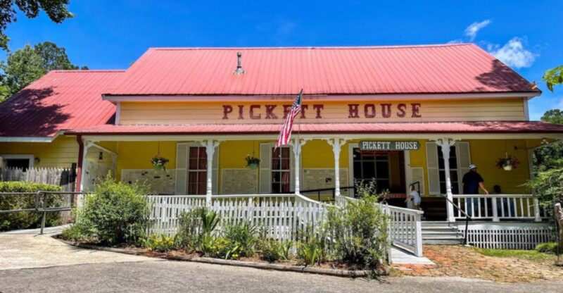 The Pickett House Might Be the Ultimate Fried Chicken Paradise in Texas