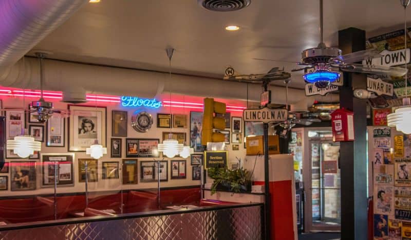 10 Mom-And-Pop Diners In Ohio With Incredibly Delicious Food Tommy’s Diner (Columbus)