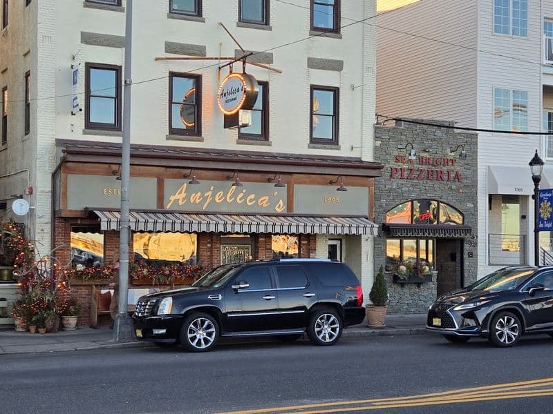 16 New Jersey Restaurants So In Demand That You Need to Book Weeks In Advance Anjelica’s Restaurant - Sea Bright