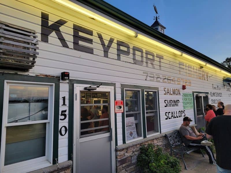 Why locals still line up at this little Keyport seafood shack