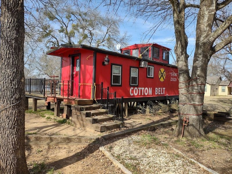 Restored 1920s Caboose Stay, Jewett