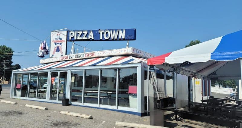 The Route 46 pizza stop New Jersey never really outgrew