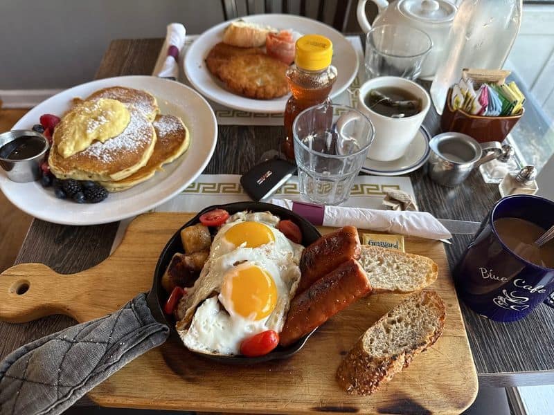 There’s More on the Menu Than Just the Famous French Toast