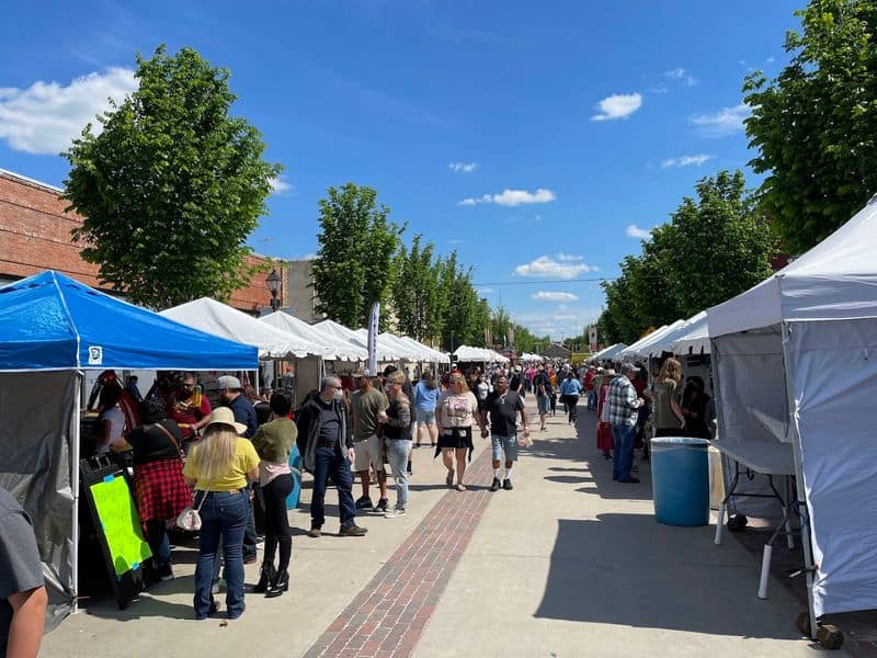 Ennis Bluebonnet Trails Festival: Texas’ Dreamiest Spring Event Festival Weekend Guide Downtown