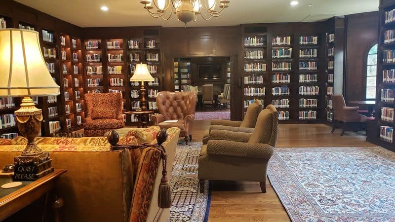 Few People Realize This Gorgeous Library and Chapel Is Hidden in Texas Visitor Tips And Etiquette