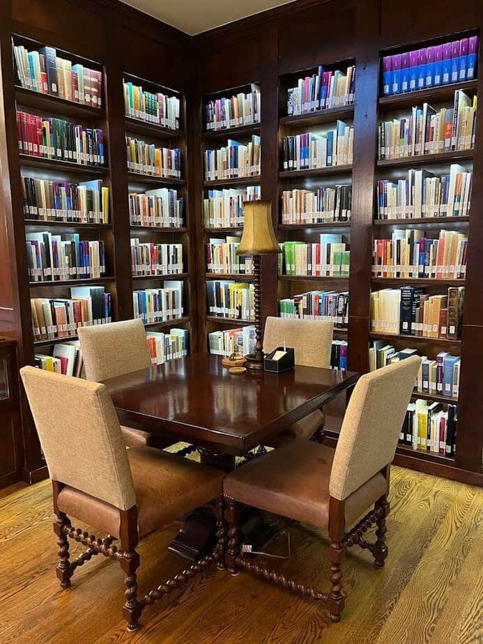 Few People Realize This Gorgeous Library and Chapel Is Hidden in Texas Lectures, Learning, And Community