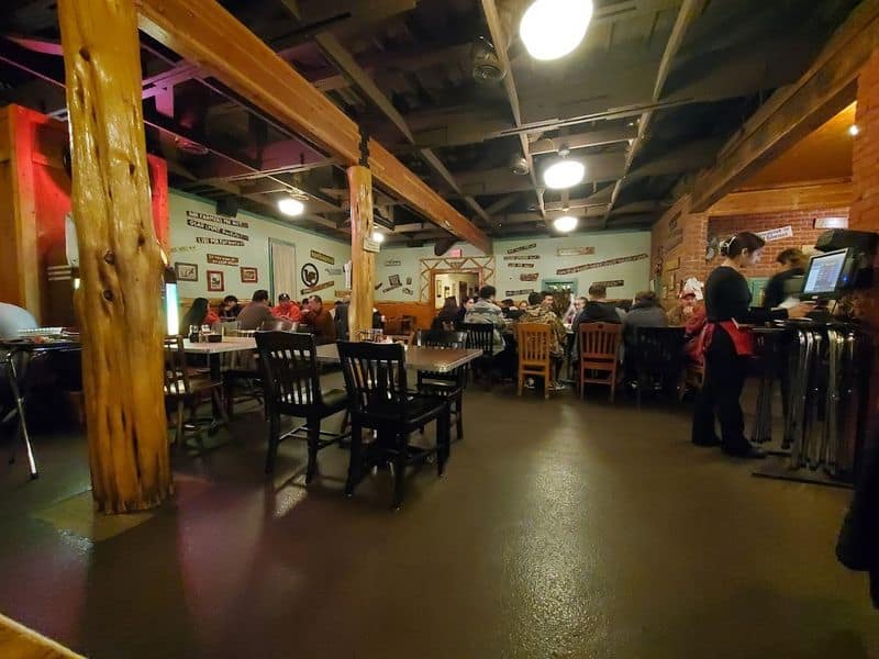 Food Lovers Say This Texas Spot Is Worth Every Mile Atmosphere, Music, and Decor