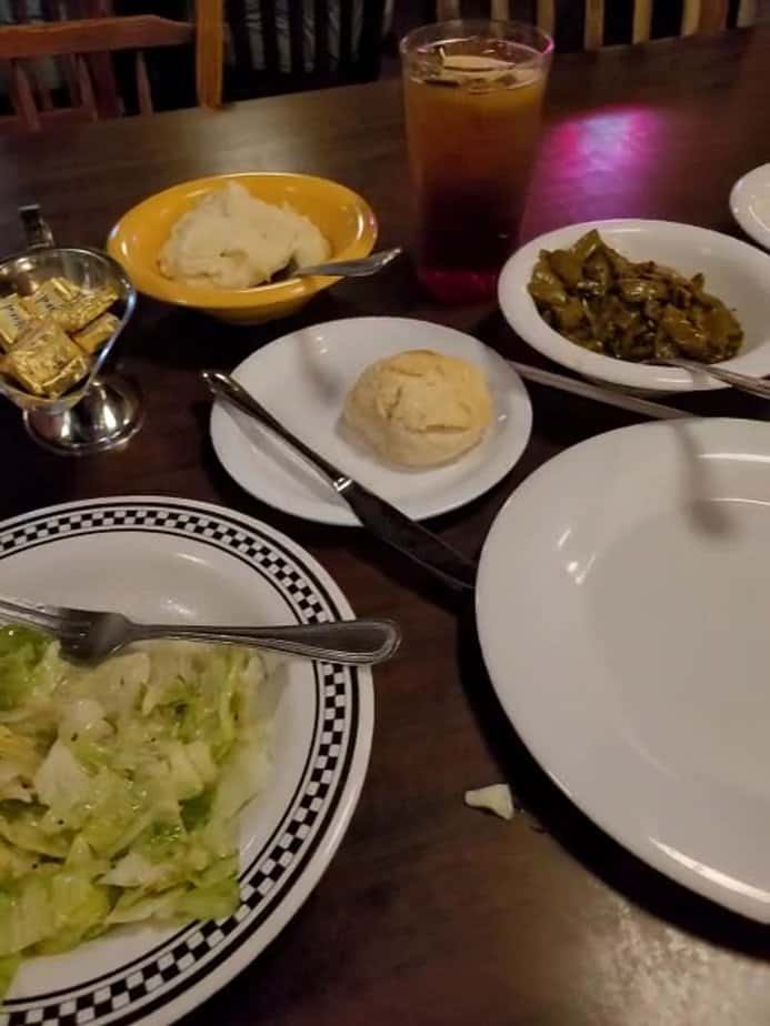 Food Lovers Say This Texas Spot Is Worth Every Mile Desserts, Leftovers, and Final Take