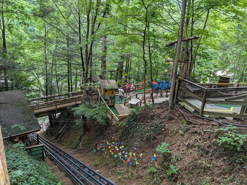 This Unusual Mini Golf Course in Tennessee Starts With a Ride 300 Feet Up 5 Mini Golf With Incredible Smoky Mountain Views